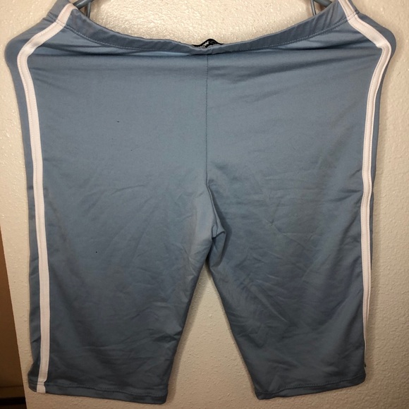 *SOLD* Fashion nova two-piece set - Picture 6 of 6